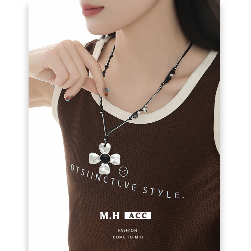 Four-leaf flower long pull-out necklace for women 2026, original design, light luxury, niche and high-end collarbone chain Specification image