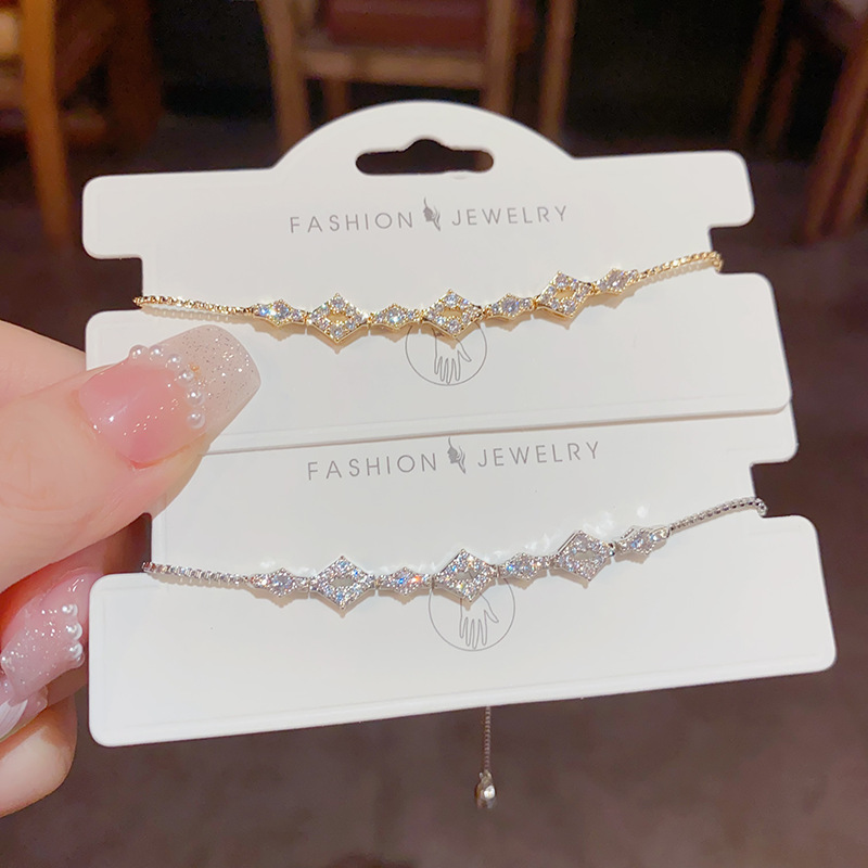 Korean light luxury style, exquisite zircon diamond-shaped bracelet, women's niche design sense, fashionable and versatile, sweet and versatile bracelet