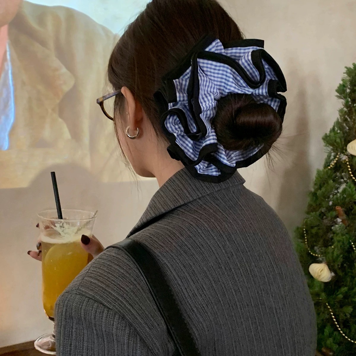 Korean checkered lace large hair band for women, 2025 new style hair tie, ins style, super large bun hair accessory Specification image