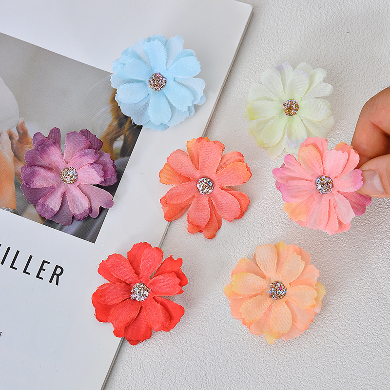 Small daisies, small chrysanthemum flower heads, DIY handcrafted artificial flowers, fake flowers, retro hair accessories, flower hairpins, clothing, photography, decorative flowers details Picture