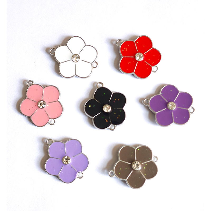 Four-leaf clover, five-leaf clover, plum blossom, double-sided oil-dripping jewelry accessories, hand-woven rope, mobile phone pendant, keychain accessories Specification image