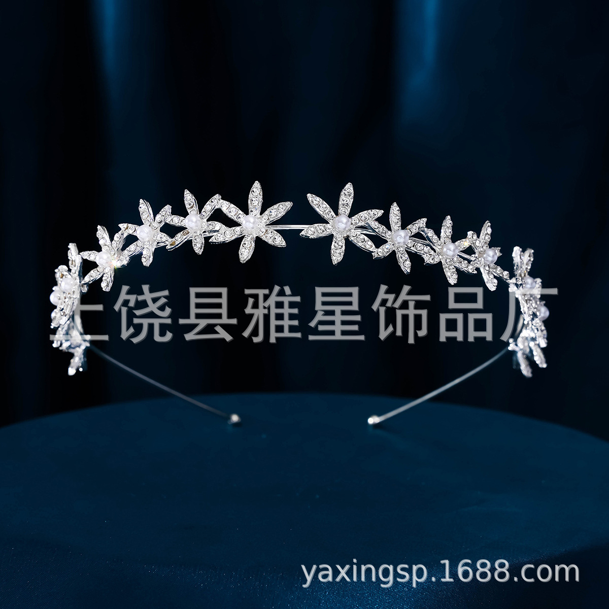 Fashionable rhinestone bride's wedding crown headband alloy flower wedding accessories photo shoot wedding dress headwear accessories for women details Picture