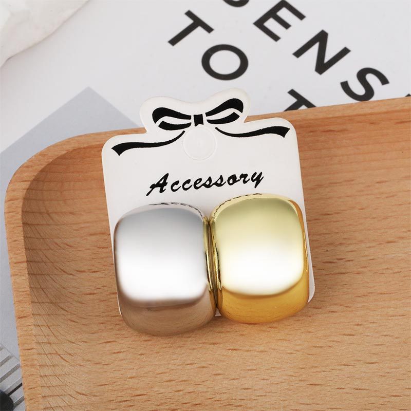 New cross-border trendy earrings from Europe and America, women's fashion, simple and shiny metal, cool and cold style, niche stud earrings details Picture