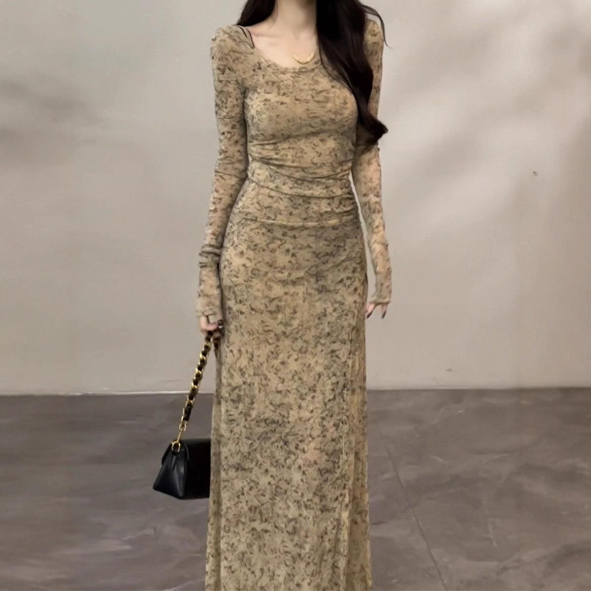 旗袍/高定礼服/抹胸裙/纱裙半身裙/广州十三行连衣裙产品图