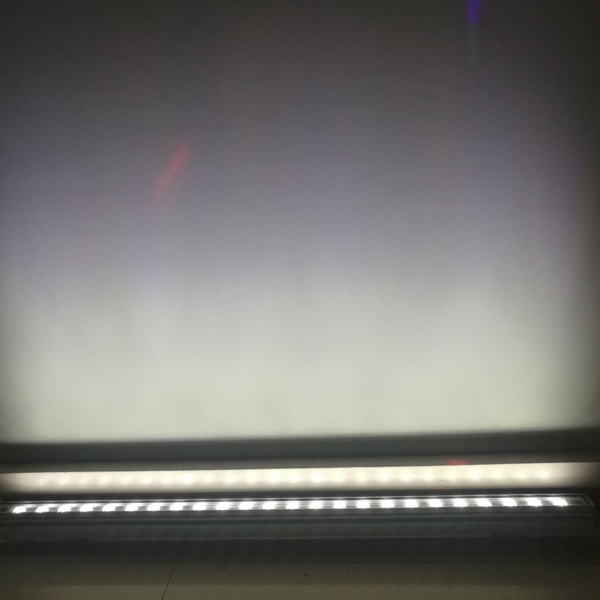 The 2025 new model of LED 24-piece four-in-one running horse wall-washing light, stage lighting, wedding, bar, nightclub atmosphere rendering, performance color line light, background light, wall-washing light manufacturer is selling well Specification drawing