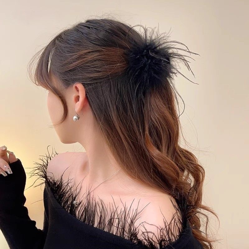 黑色羽毛抓夹女秋冬鸵鸟毛毛绒发夹卡子大号新款高级感鲨鱼夹头饰                              细节图