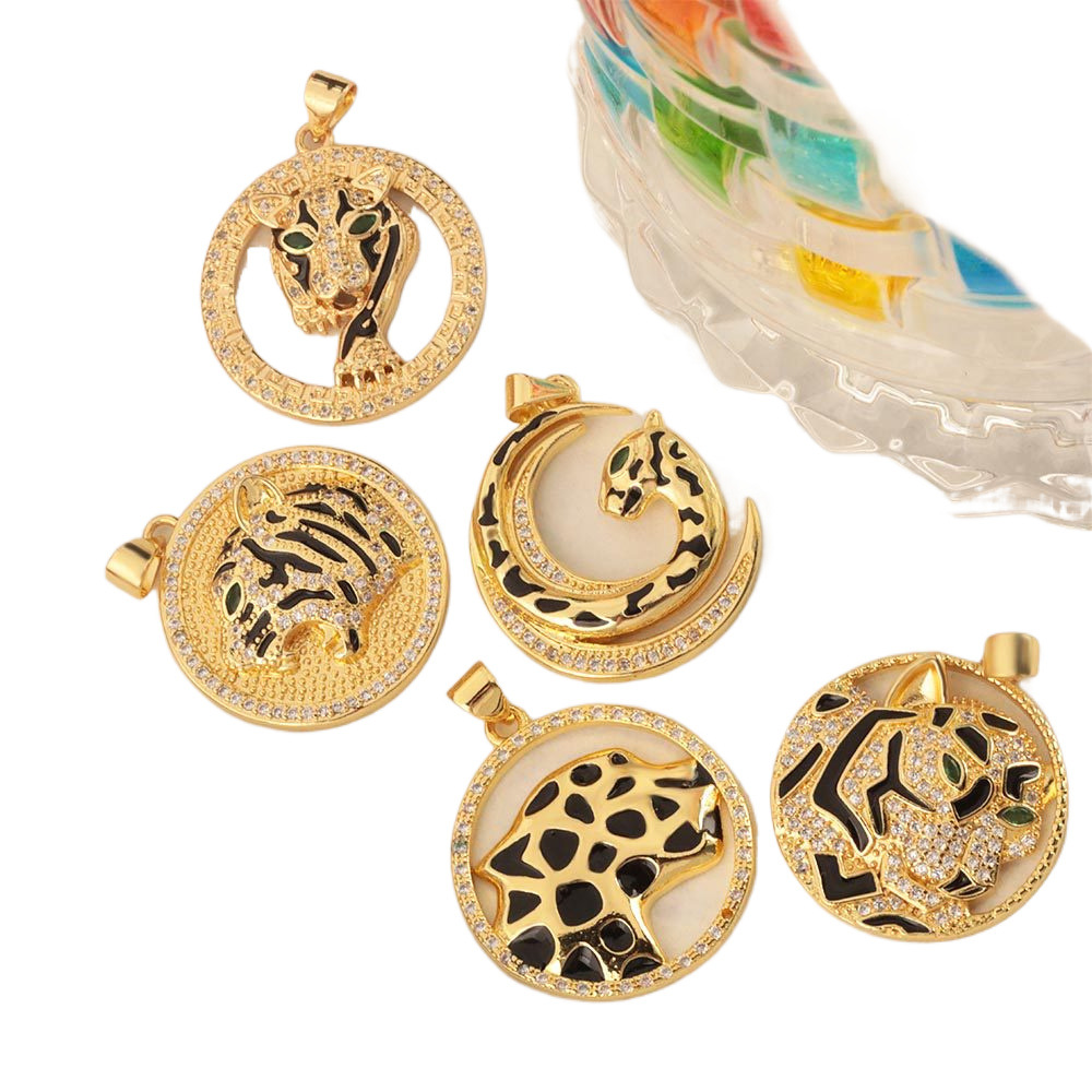 Cross-border exquisite multi-specification copper gold-plated and diamond-encrusted fashionable necklaces, personalized and elegant animal pendants, collarbone chain direct sales Item Picture