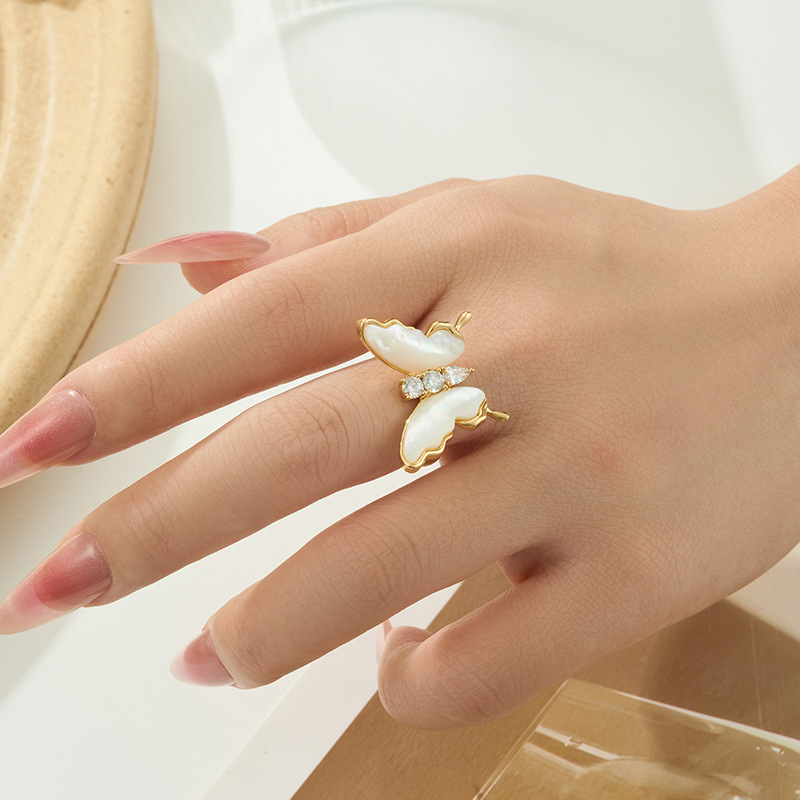 A dynamic and high-end natural mother-of-pearl butterfly opening ring, made of copper alloy and set with zirconium, exquisitely adjustable index finger ring details Picture