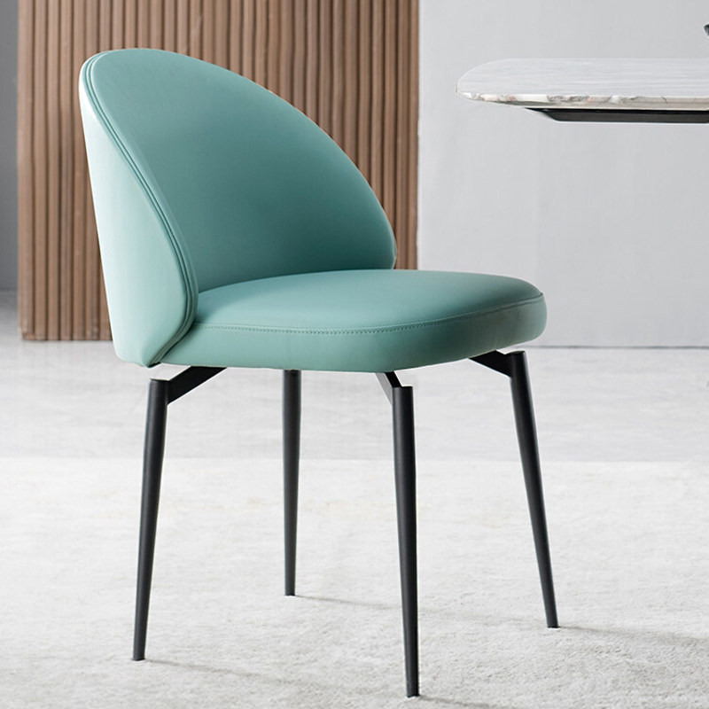 Star Factory wholesals over a hundred types of Italian minimalist dining chairs with a light luxury and high-end feel. These chairs feature solid wood backrests for dining and armrests, and are popular for modern home use
