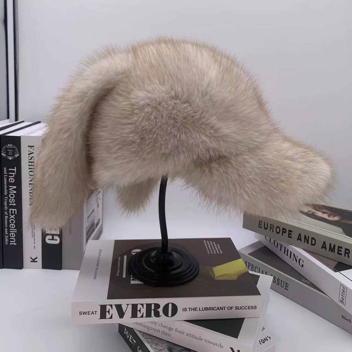 All-fur women's thick and warm Lei Feng hat, faux fur fox fur hat for cold protection, Korean version Lei Feng hat, ear protecters Application Scenario