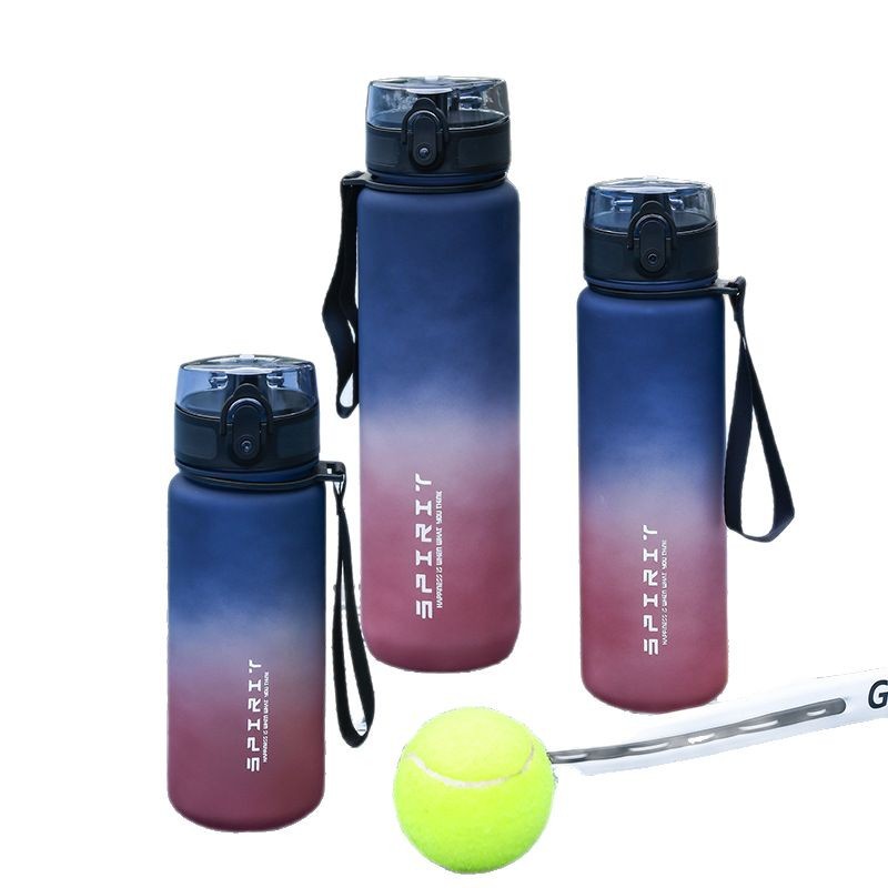 批发磨砂渐变运动水杯男大容量防摔耐高温水壶便携2025新款塑料杯白底实物图