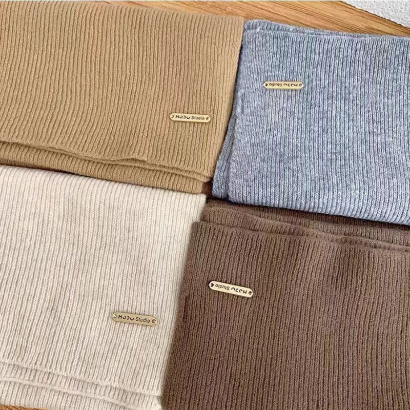 One-piece delivery winter new solid color red scarf, Korean style simple and versatile, long and warm women's scarf, knitted polyester, New Year red street stall wholesale Application Scenario