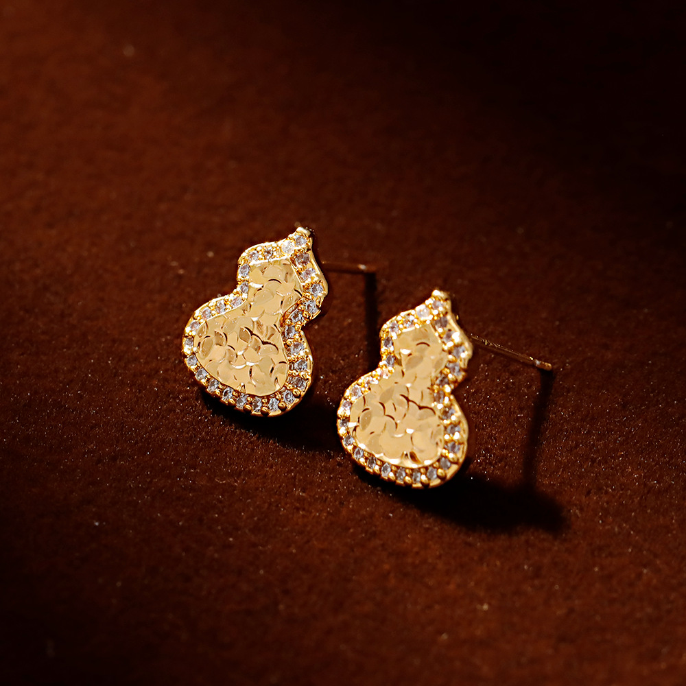Hyacinth Golden full diamond broken ice gourd stud earrings for women are small, exquisite, fashionable commuting earrings with a grand and elegant style details Picture