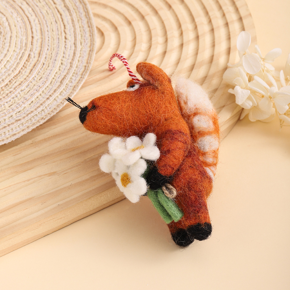 Nepalese wool felt pendants, cute fox three-dimensional plush pendants, car keychains, doll pendants wholesale Specification image