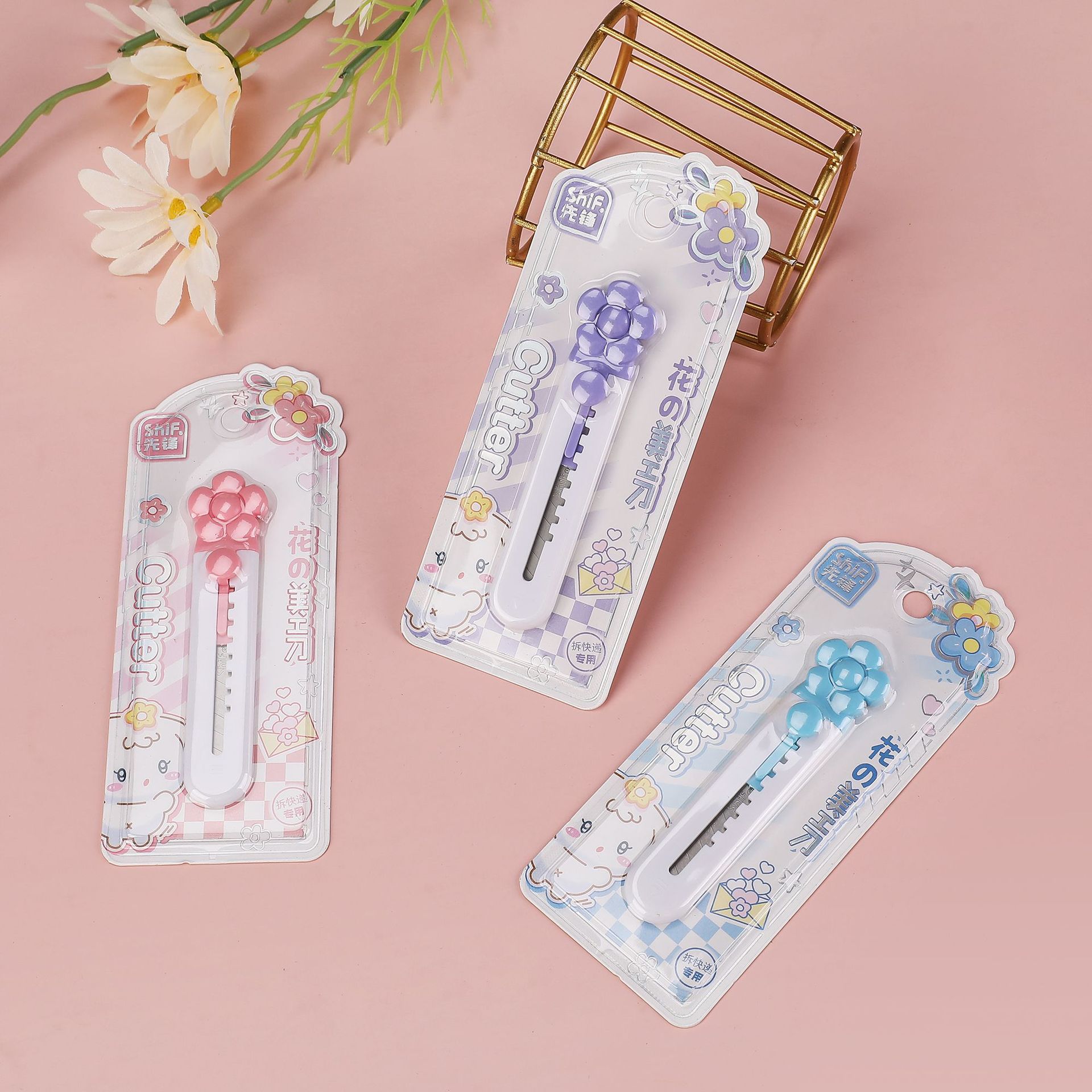 Pioneer 8178 Cartoon Flower Utility knife, parcel Unpacking small knife, paper cutting knife, wallpaper knife, hand knife, widely used by students Item Picture