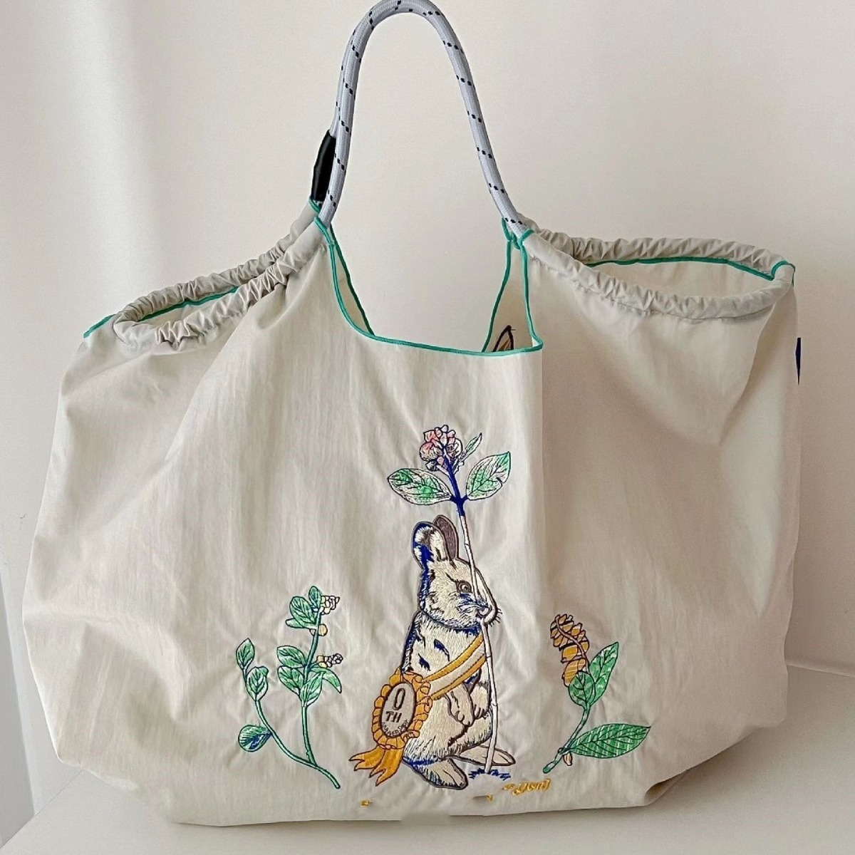 The same style of popular tote bag for the Year of the Rabbit, embroidered shopping bag, hand-held crossbody single-shoulder bag, nylon waterproof, lightweight and large capacity details Picture