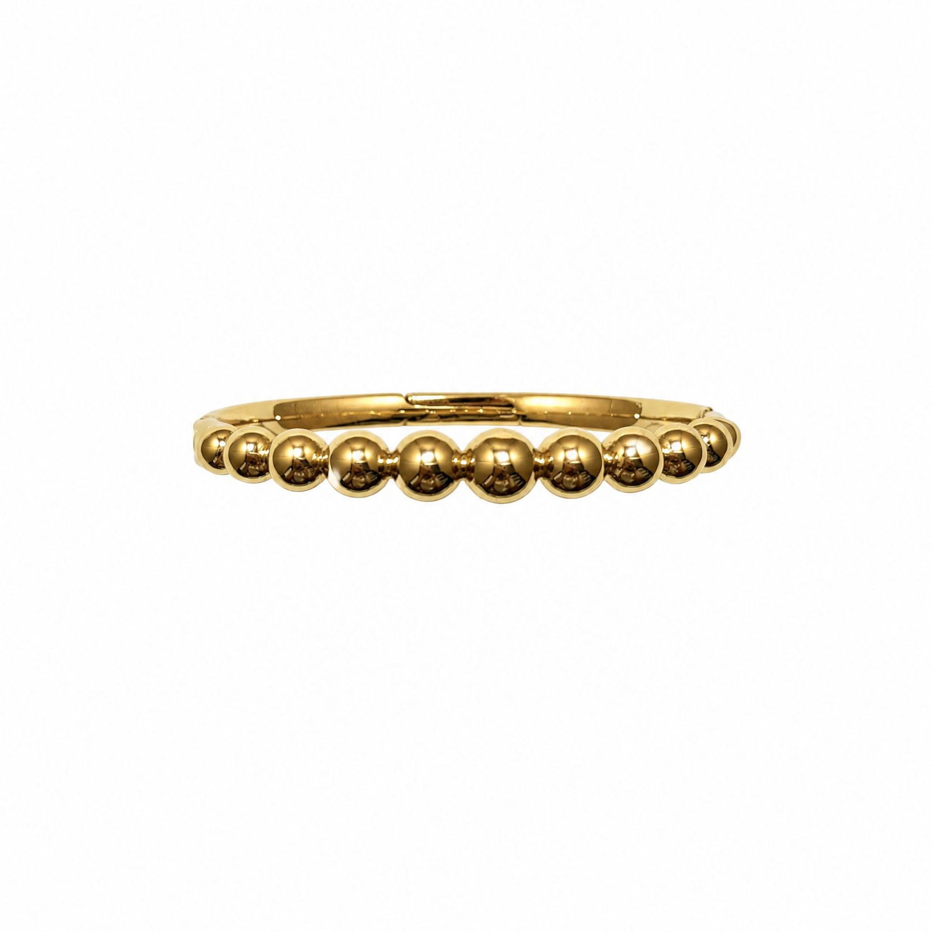 Cross-border light luxury titanium steel open ring with 18K gold plating that does not fade, geometric texture diamond ring Application Scenario