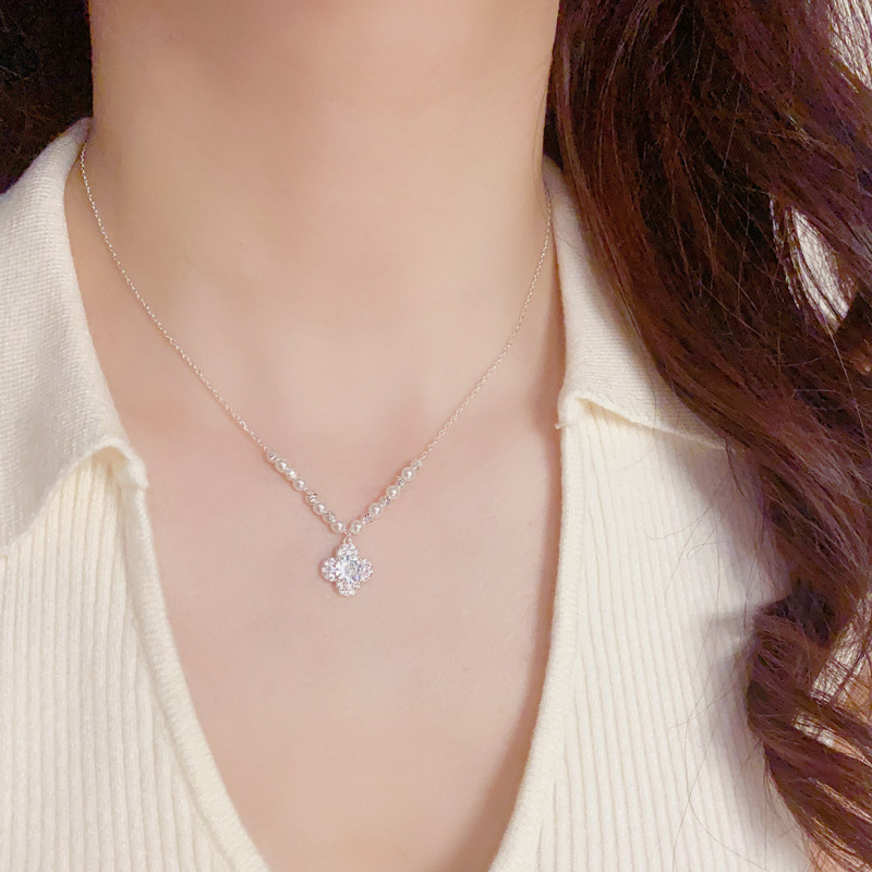 Verano nuevo temperamento moda versátil súper flash grueso plata llena de diamantes cuatro hojas flor colgante collar collar ligero diseño de lujo sentido gargantilla