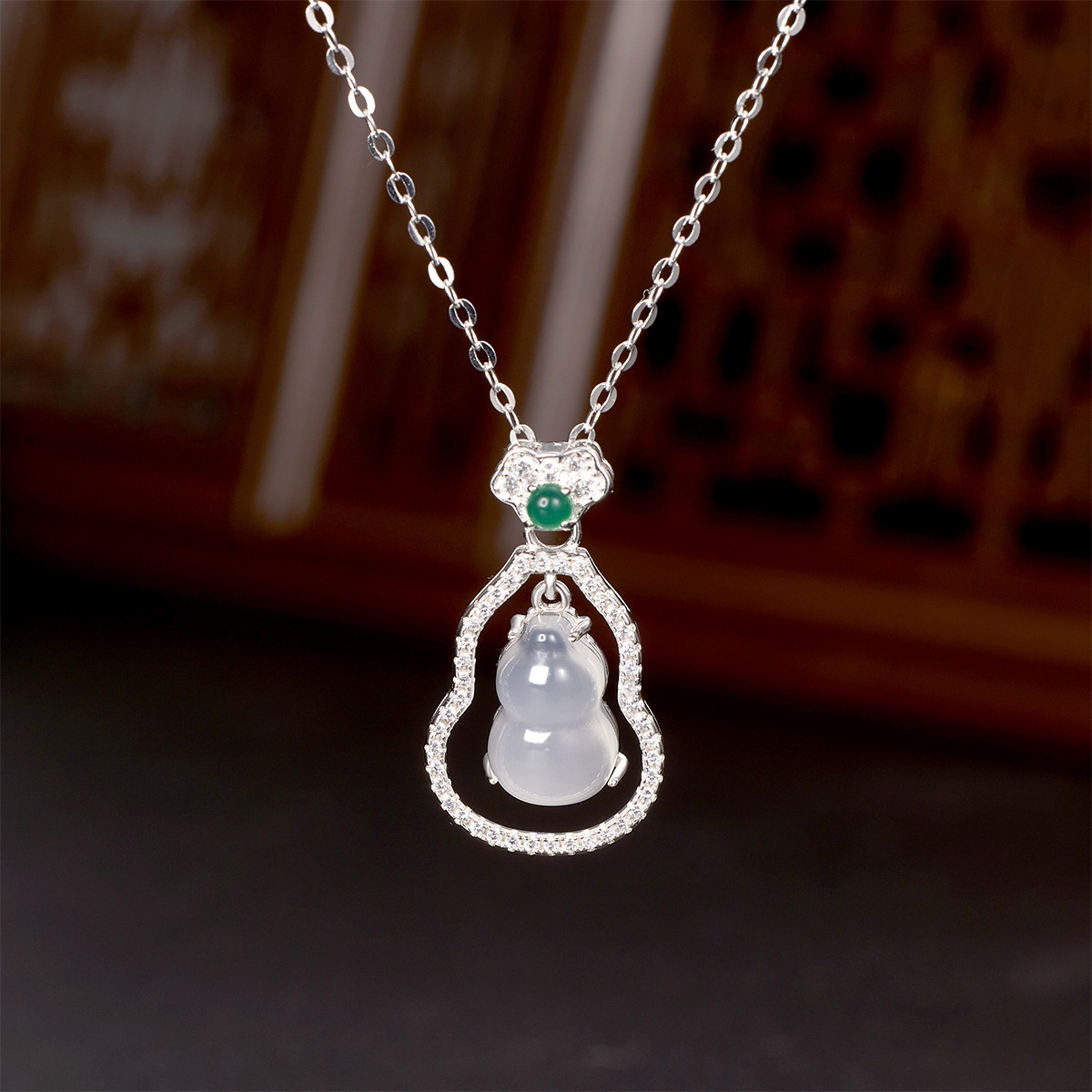 S925纯银时尚百搭天然冰种白玉髓吊坠银镶玉石高冰葫芦项链女