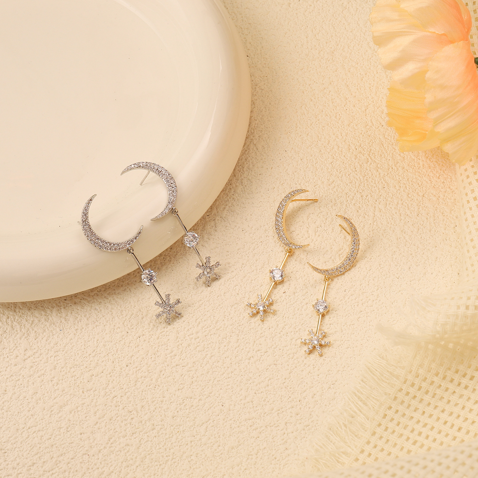 "Flowing Zircon earrings, Instagram influencer style Moon and Star earrings, S925 silver needle 14K gold high-quality earrings wholesale. full figure