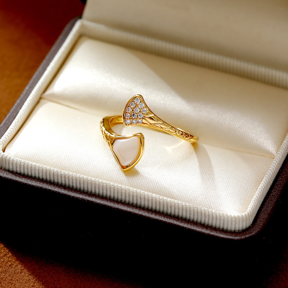 Hyacinth high-end fan-shaped shell ring for women, 2026 new trendy ring, fashionable, light luxury, elegant and high-end open ring