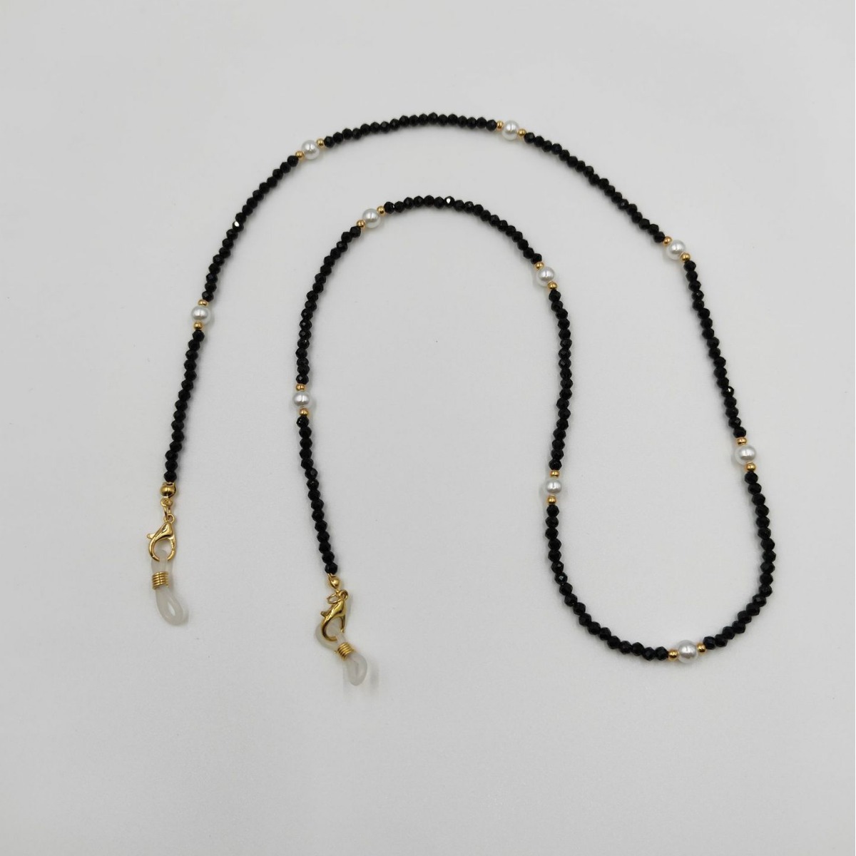 Factory direct sales of European and American cross-border fashionable crystal pearl beads, eyeglass chains, mask chains, silicone buckles, necklaces and lanyards Application Scenario