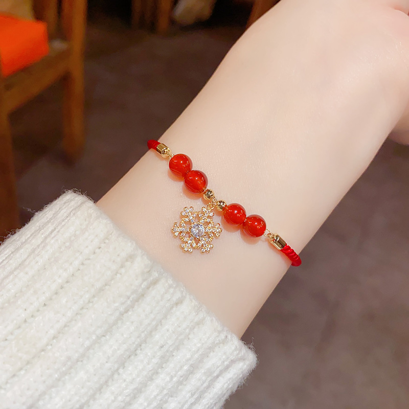 Otoño invierno nueva moda sentido alto temperamento cuerda roja zirconita nieve pulsera año nuevo delicado nicho diseño sentido pulsera Application Scenario