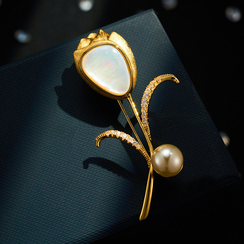 A light luxury and high-end natural mother-of-pearl tulip brooch, a copper alloy micro-inlaid zircon brushed high-end fashion pin