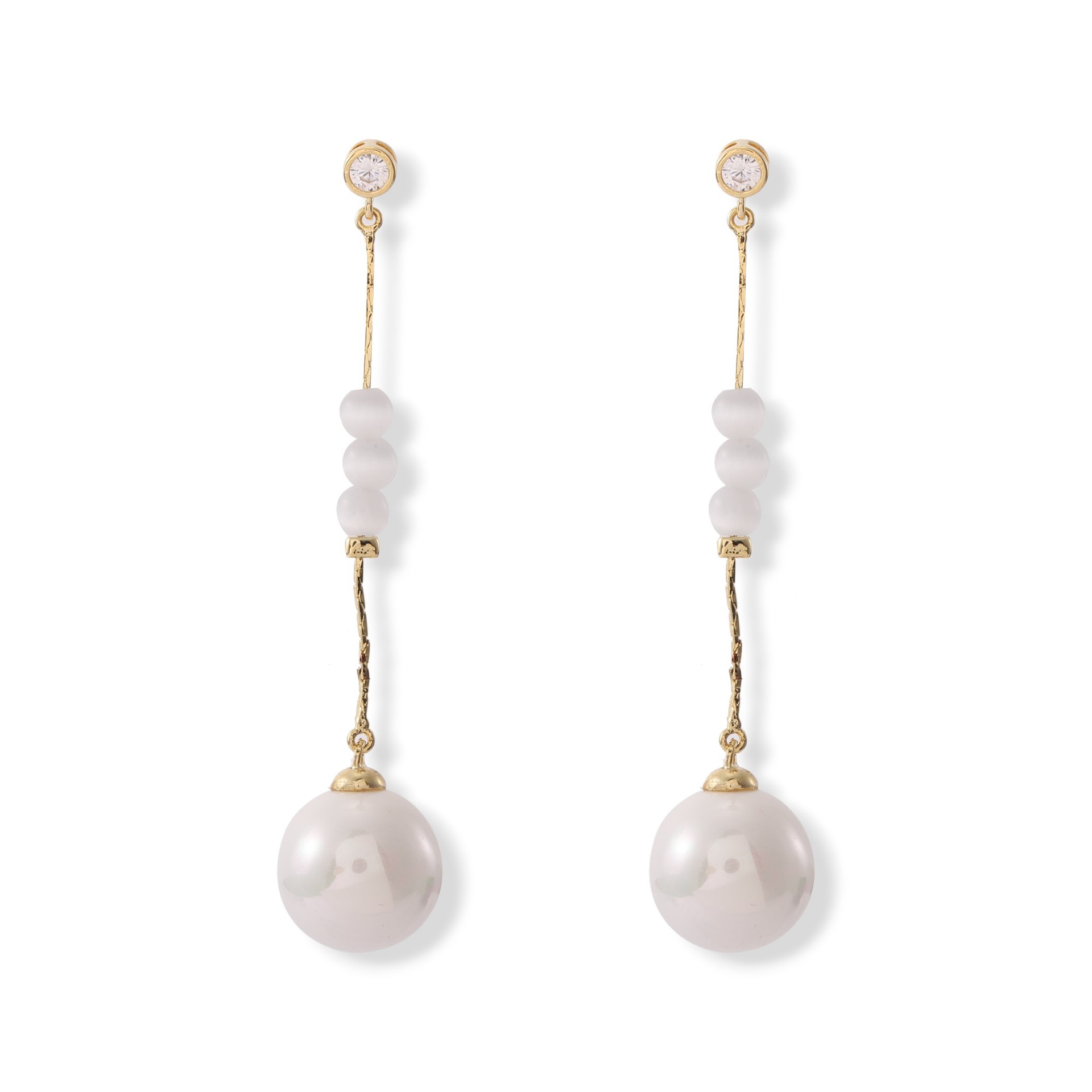 Gentle and refined tassel pearl earrings, women's Instagram niche design sense cat's eye stone earrings, high-quality earrings wholesale Application Scenario