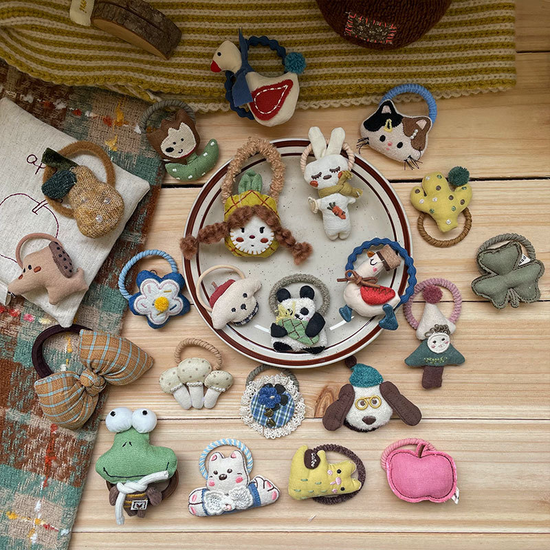 New Korean-style cartoon creative fabric children's hair band, sweet and cute, high-elasticity handcrafted bun hair tie and hair accessory Application Scenario