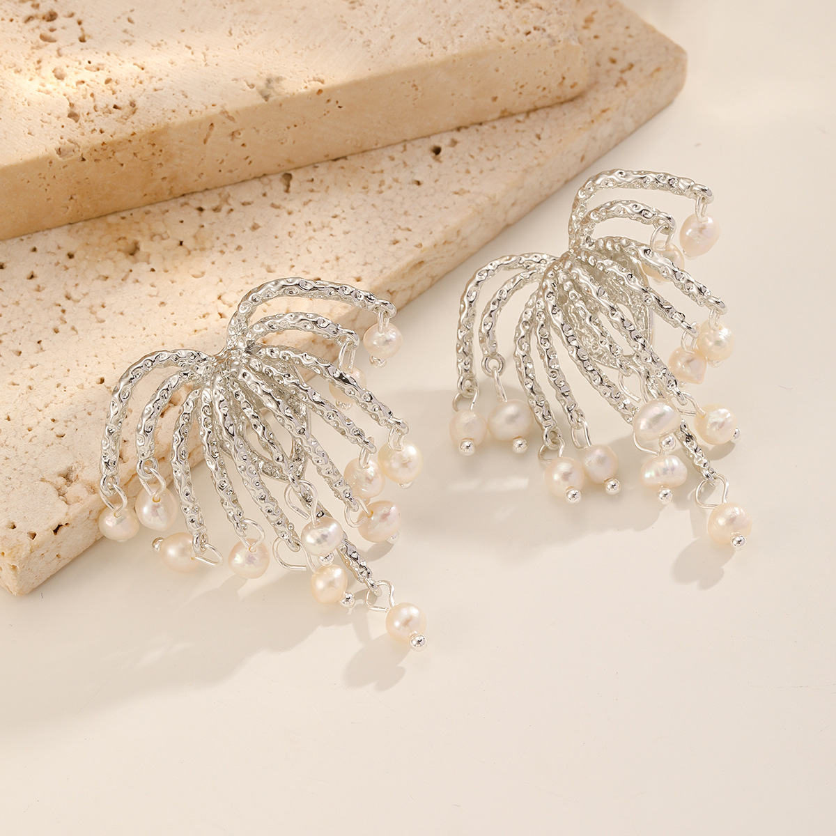 Nasha European and American cross-border copper-plated 18K gold firework tassel stud Earrings S925 Silver needle Light Luxury high-end pearl earrings Specification image