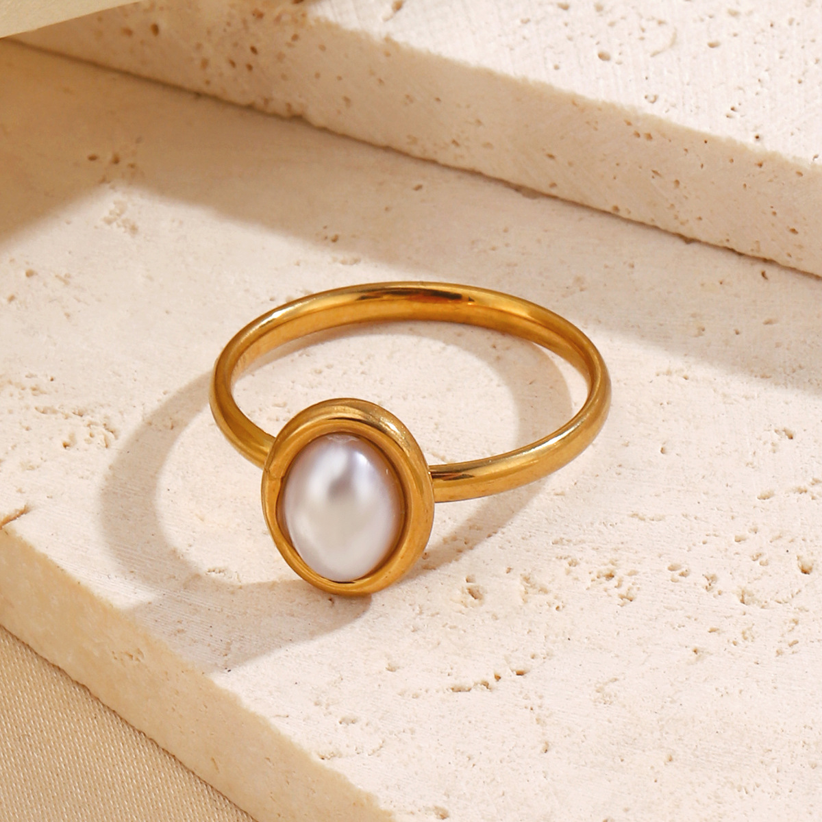 Wholesale of fashionable and trendy stainless steel geometric oval rings in Europe and America, with unique hip-hop imitation pearl inlaid titanium steel rings Application Scenario