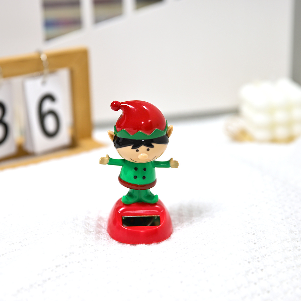 Cross-border new Christmas red-faced elf solar figurines and Christmas car interior accessories are available for wholesale details Picture
