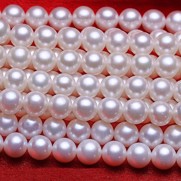 Mother-of-pearl necklace, long women's layered sweater chain accessory for autumn and winter, high-end and light luxury beaded necklace accessory details Picture