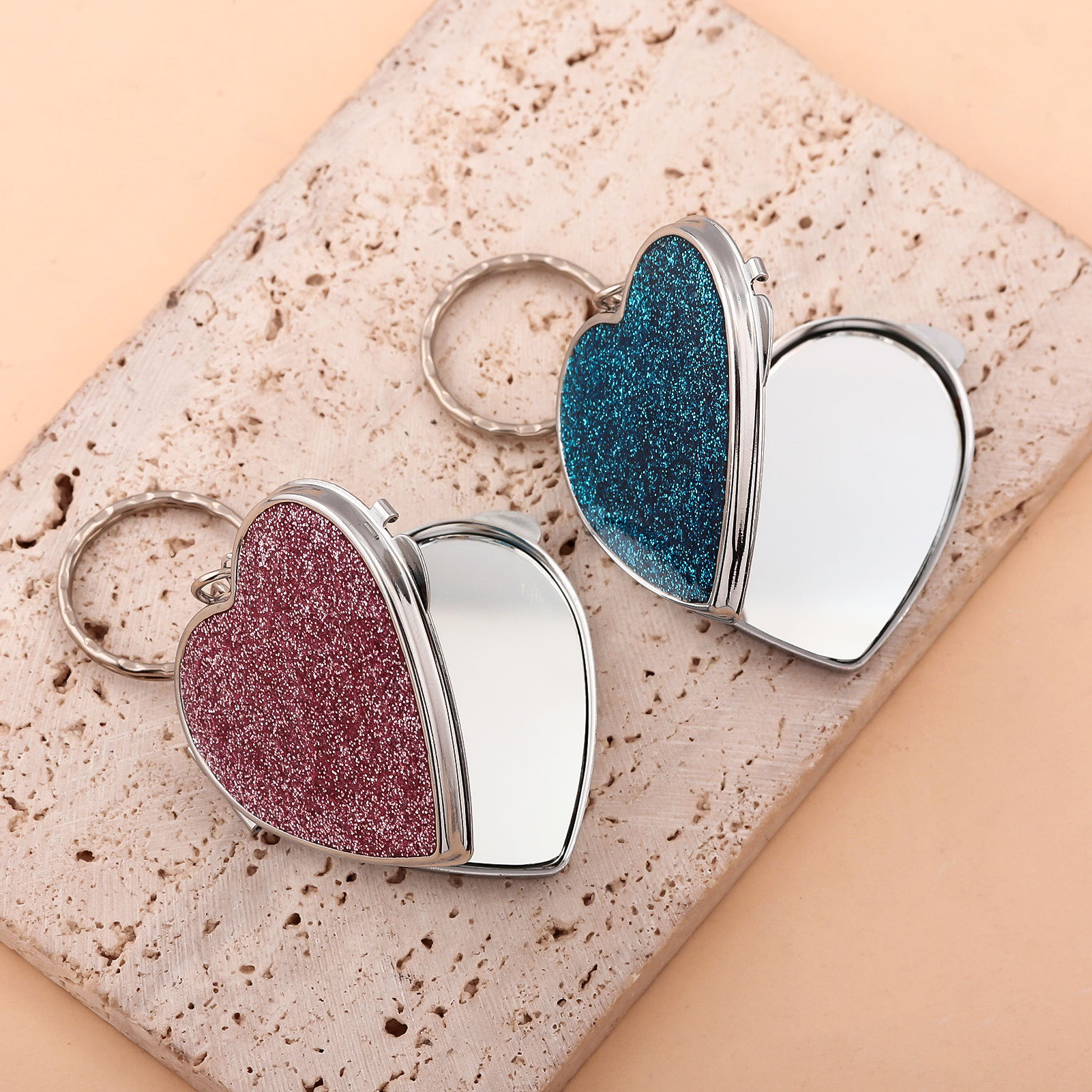 跨境热销迷你化妆镜钥匙扣 爱心闪粉多功能化妆镜钥匙扣包包挂件细节图
