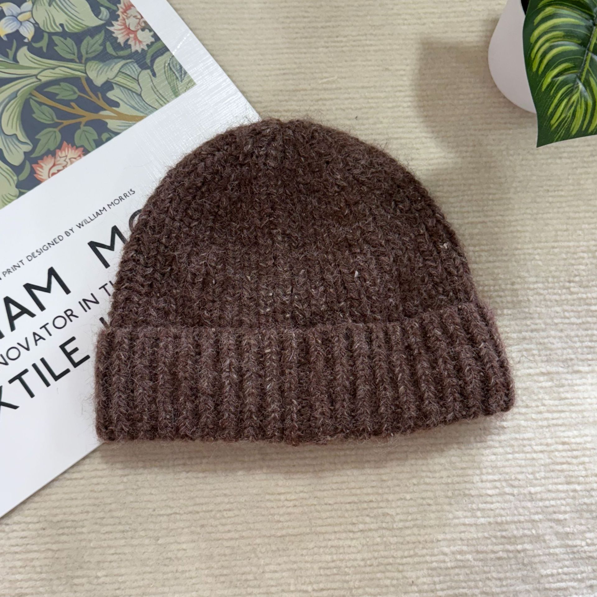A new style of loose, large-head knitted pile cap for men and women to keep warm in autumn and winter, a woolen cap with ear protection, and a versatile cold hat details Picture