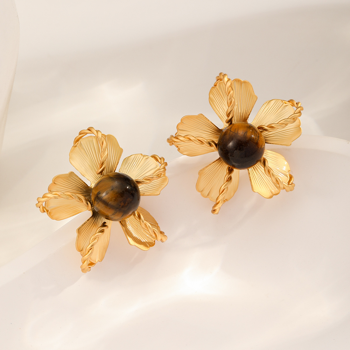 Nasha Cross-border Exclusive three-dimensional exaggerated flower earrings, exaggerated high-end design sense, S925 silver needle stud earrings for women Specification image