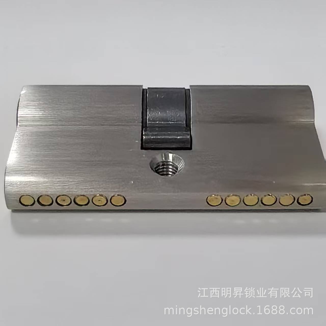 Direct supply and wholesale of universal lock accessories for indoor wooden doors with large gourd double opening S-groove and all-copper-zinc alloy lock core from the manufacturer Application Scenario