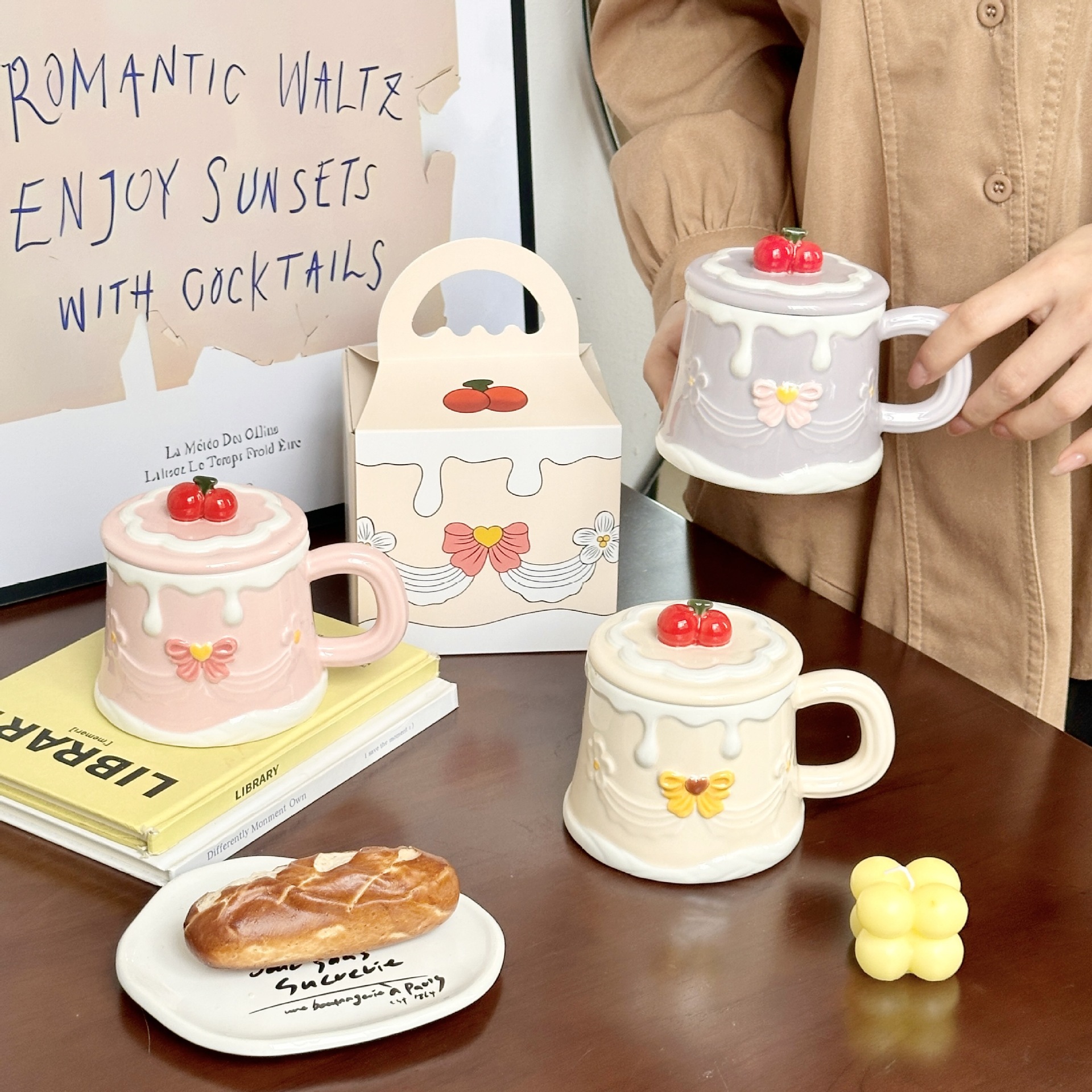 可爱手绘蛋糕杯子2025新款高颜值陶瓷马克杯带盖情侣咖啡伴手礼