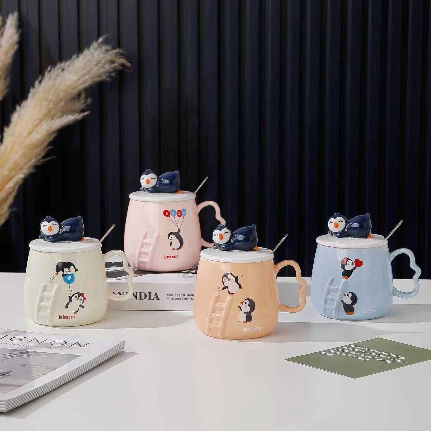 Ceramic cup with lid, creative cartoon three-dimensional relief penguin mug, office home, student gift and souvenir