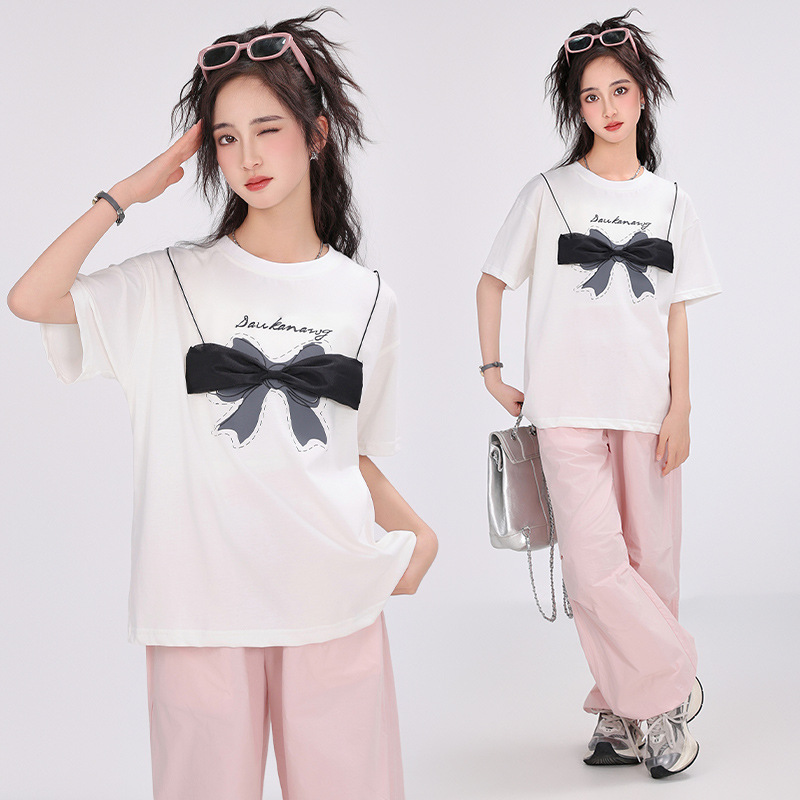 Short-sleeved T-shirts for junior high school girls in summer, large-sized loose clothes for middle and large children, white cotton T-shirts for teenagers, and fashionable girls' clothing Application Scenario