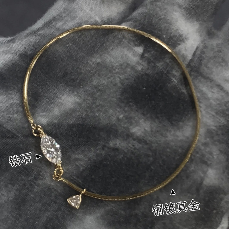 Korean-style horse eye diamond triangular snake bone chain bracelet for women, light luxury minimalist style, niche design sense, noble and versatile jewelry details Picture