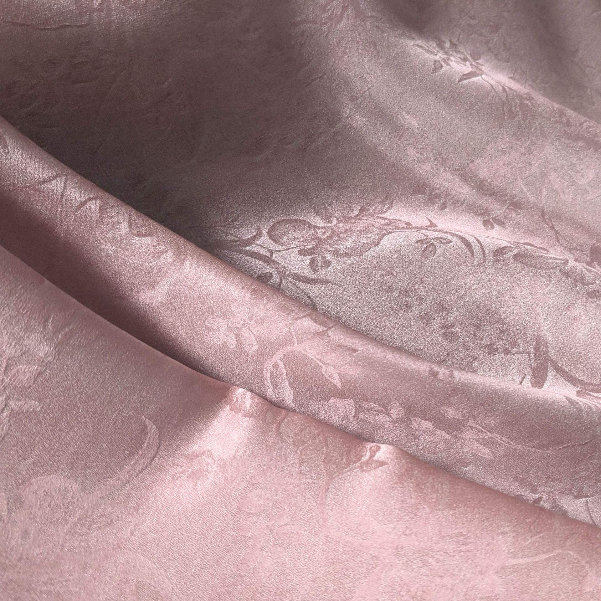 Mulberry silk blended jacquard new Chinese-style fabric, silk fabric, artificial silk interwoven with magnolia flower stir-fried color