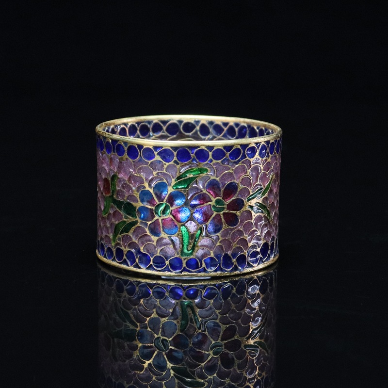 A traditional Chinese cultural craft gift, a cloisonne enamel transparent blue table cloth buckle Item Picture