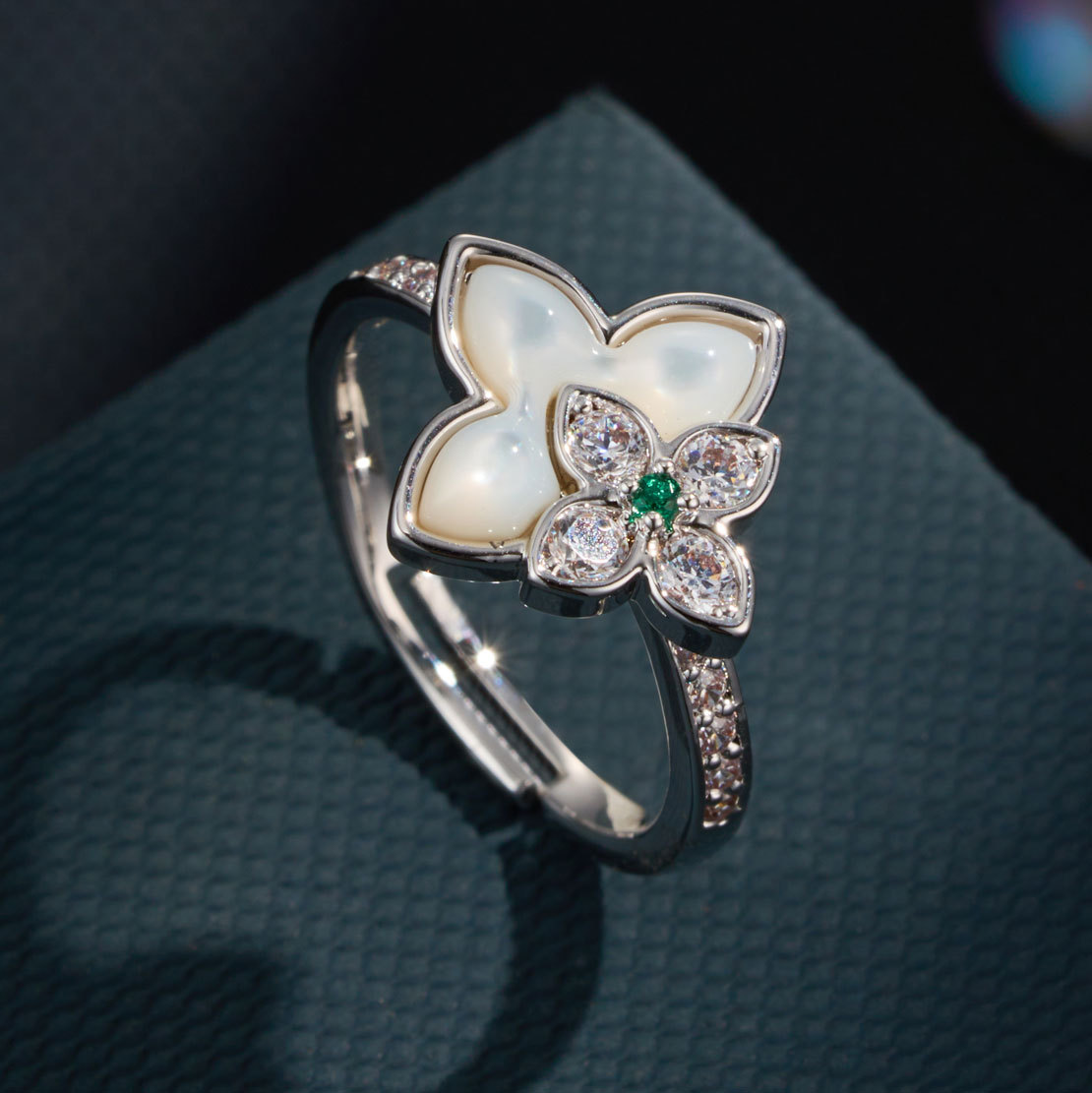 Light luxury lucky four-leaf clover open ring, copper alloy, real gold electroplated, natural mother-of-pearl inlaid, zirconium adjustable ring ring