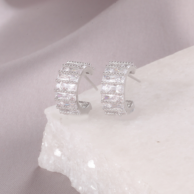 Xuhui Accessories' new fashionable, light luxury style, versatile copper zirconium plated with real gold and silver needle C-shaped stud earrings wholesale details Picture