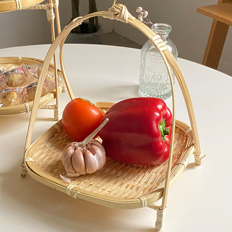 صنع الخيزران سلة صغيرة من كعكة الفواكه المجففة ذات المربعات المستديرة Specification image