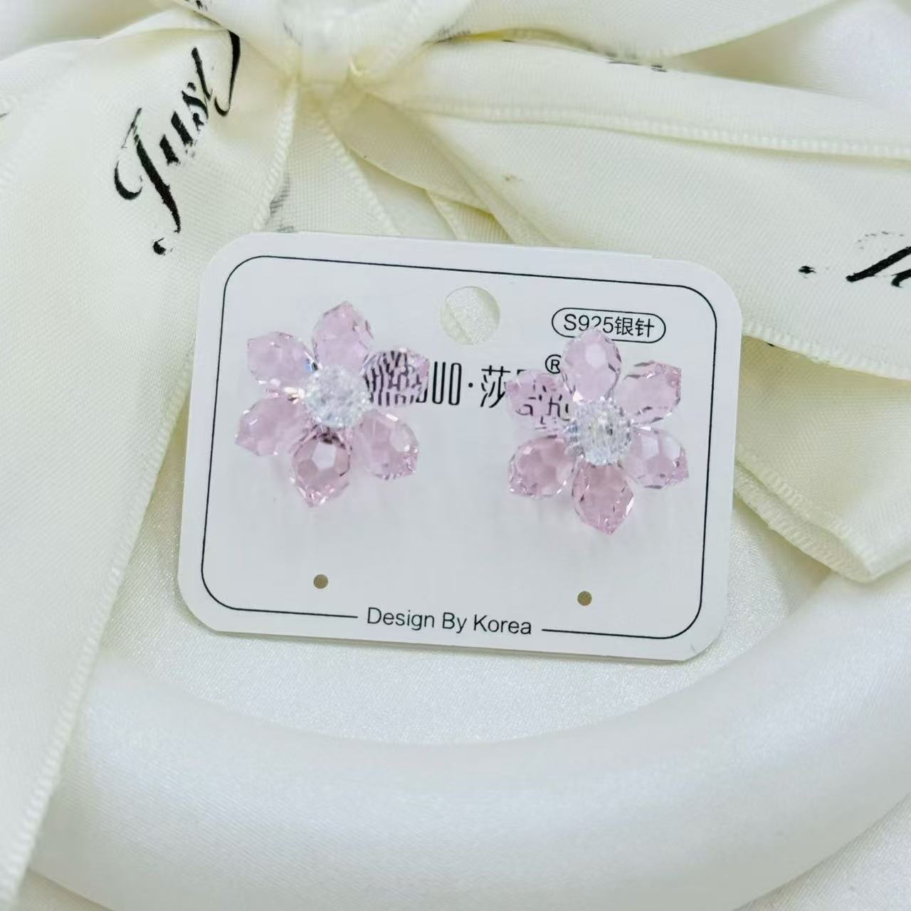 S925 Silver Needle Flower Stud earrings, Austrian crystal earrings for women, Korean version, simple and versatile earrings, anti-allergy and ear piercing