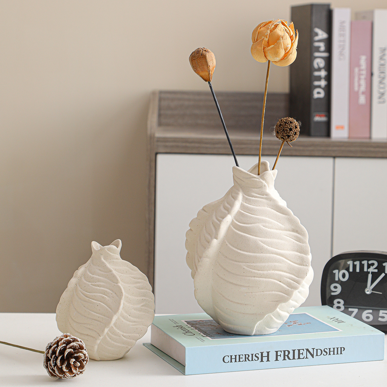 2026 New Nordic ceramic vases, simple flower arrangement vases, home living room decoration ornaments, creative vases, cross-border wholesale Specification image