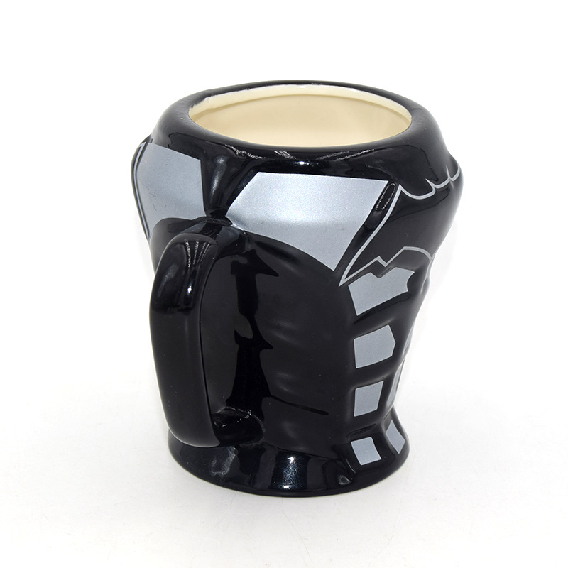Creative bat ceramic water cups, three-dimensional mugs, muscle figurines, water cups, office decorations, one-piece delivery Application Scenario
